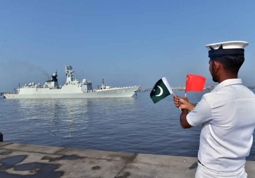Chinese warship Daqing reaches Karachi amid Iran tensions